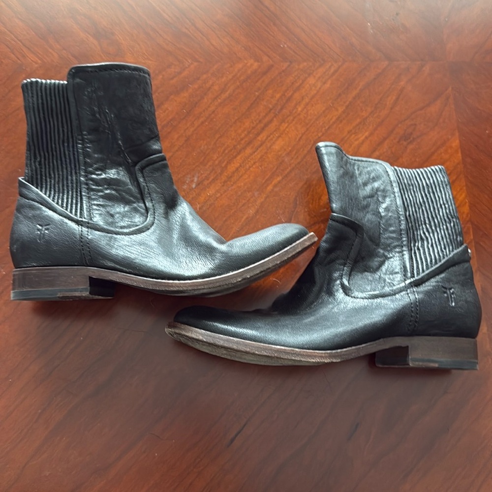 Frye Chelsea Boots Size 6
